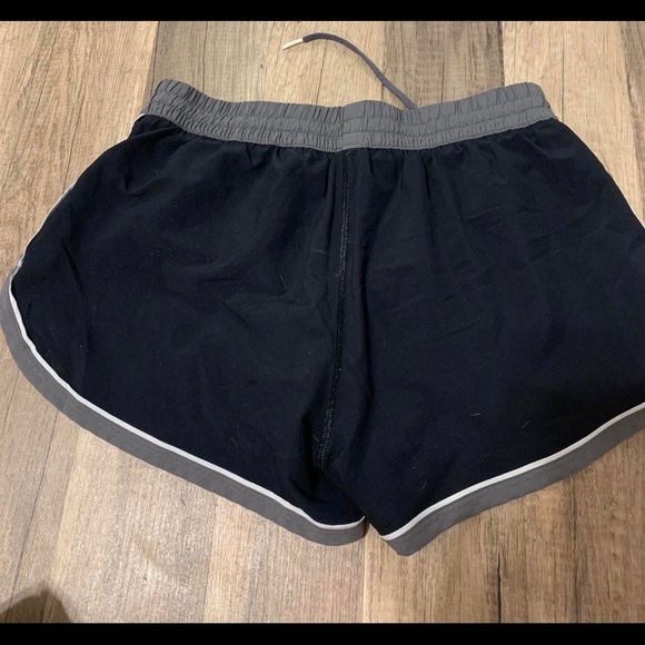 under armor tempo shorts - Picture 2 of 3